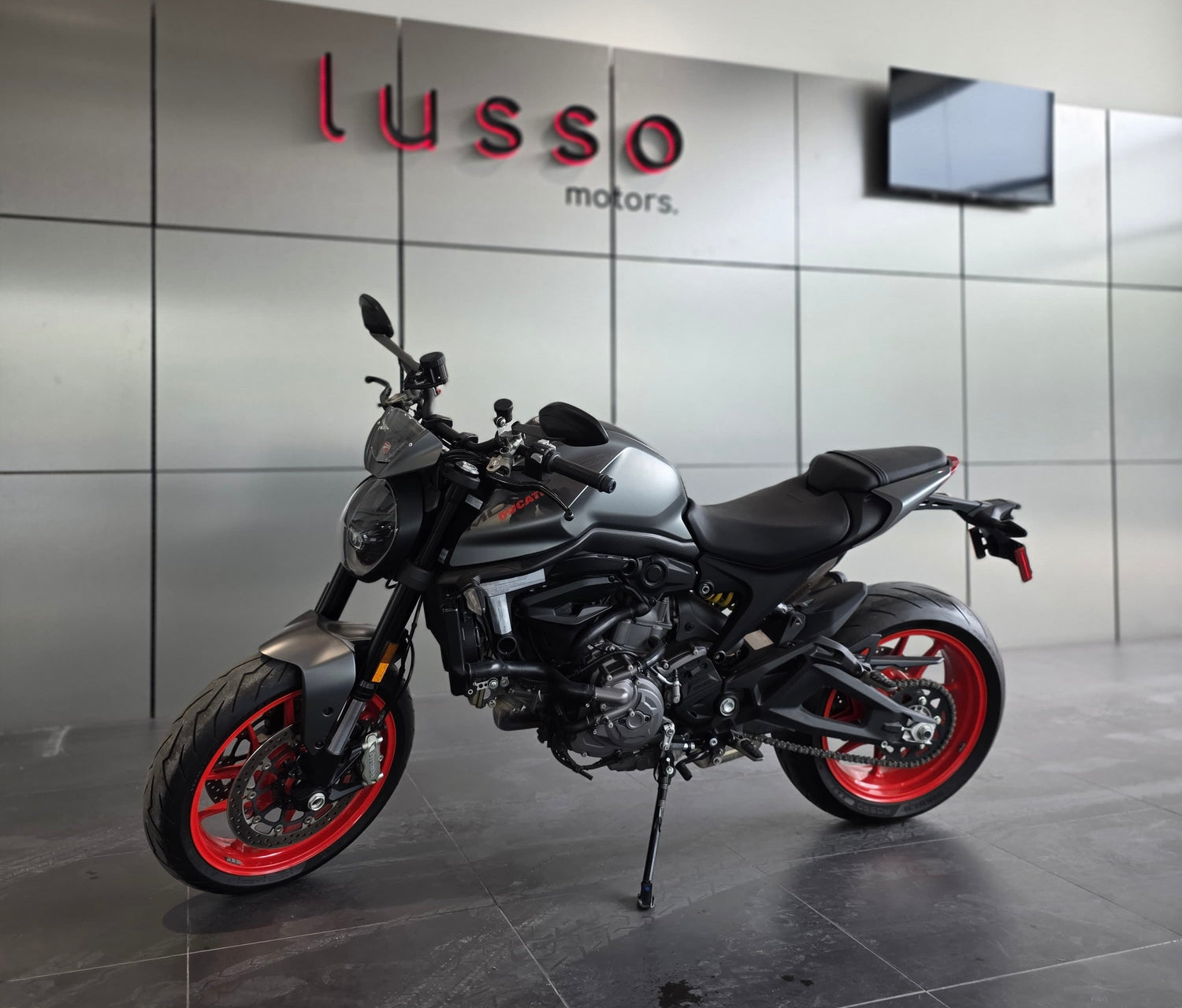 Motos