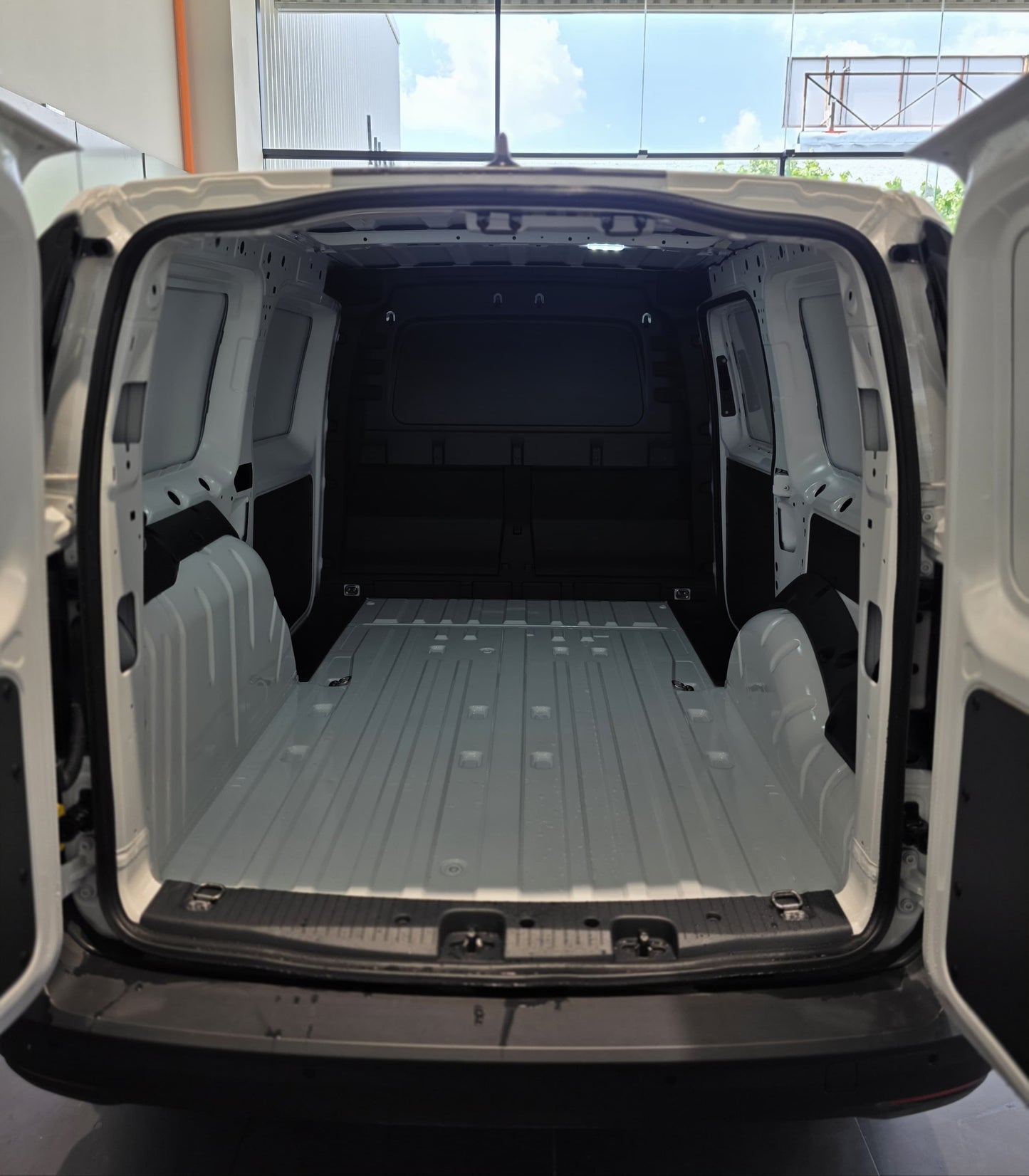 VW CADDY MAXI CARGO VAN 2024